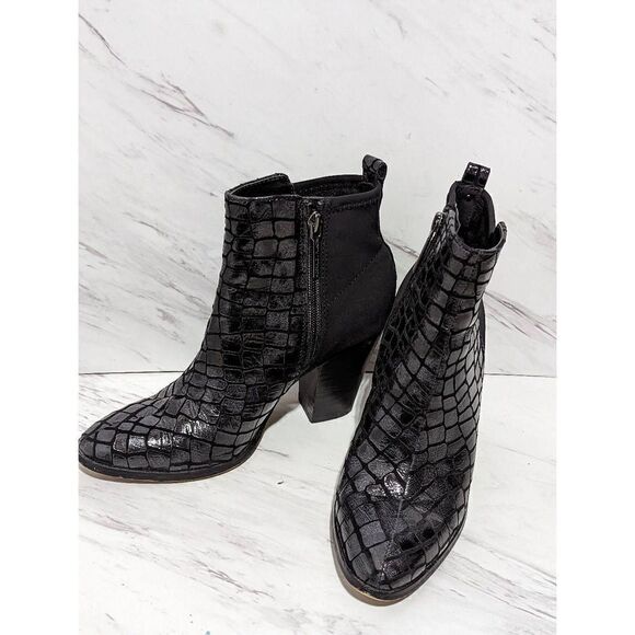 Donald J. Pliner Women's Black Leather Pattern Booties Size 6 - Picture 1 of 6